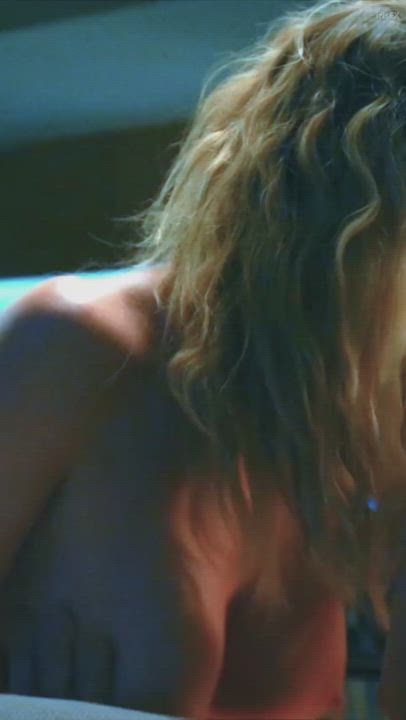 Sydney Sweeney doing a little riding : video clip