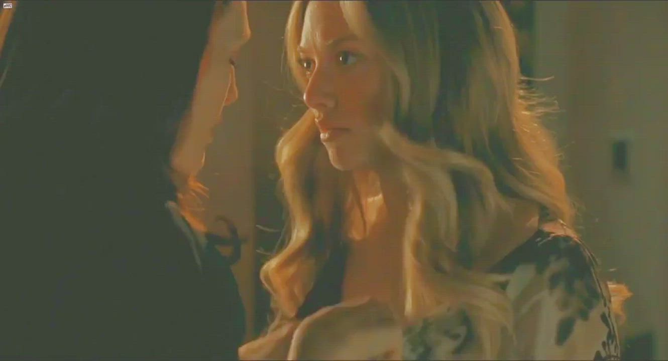 Amanda Seyfried & Julianne Moore (Chloe) : video clip