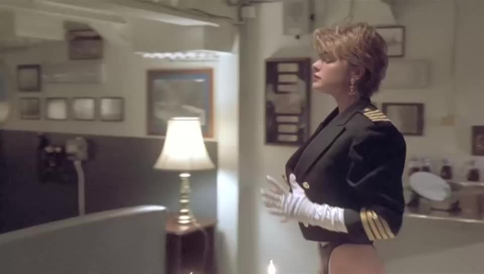 Erika Eleniak in "Under Siege" (1992) : video clip