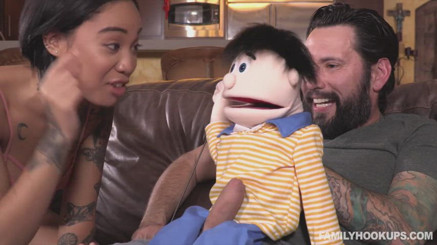 Honey Gold Blowing a Muppet [Muppets] : video clip