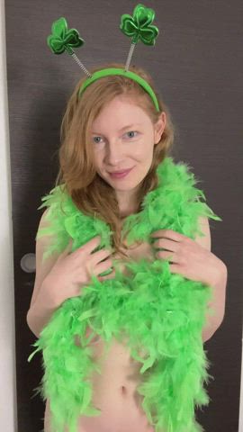 Wanna party with a 5'2 redhead? : video clip
