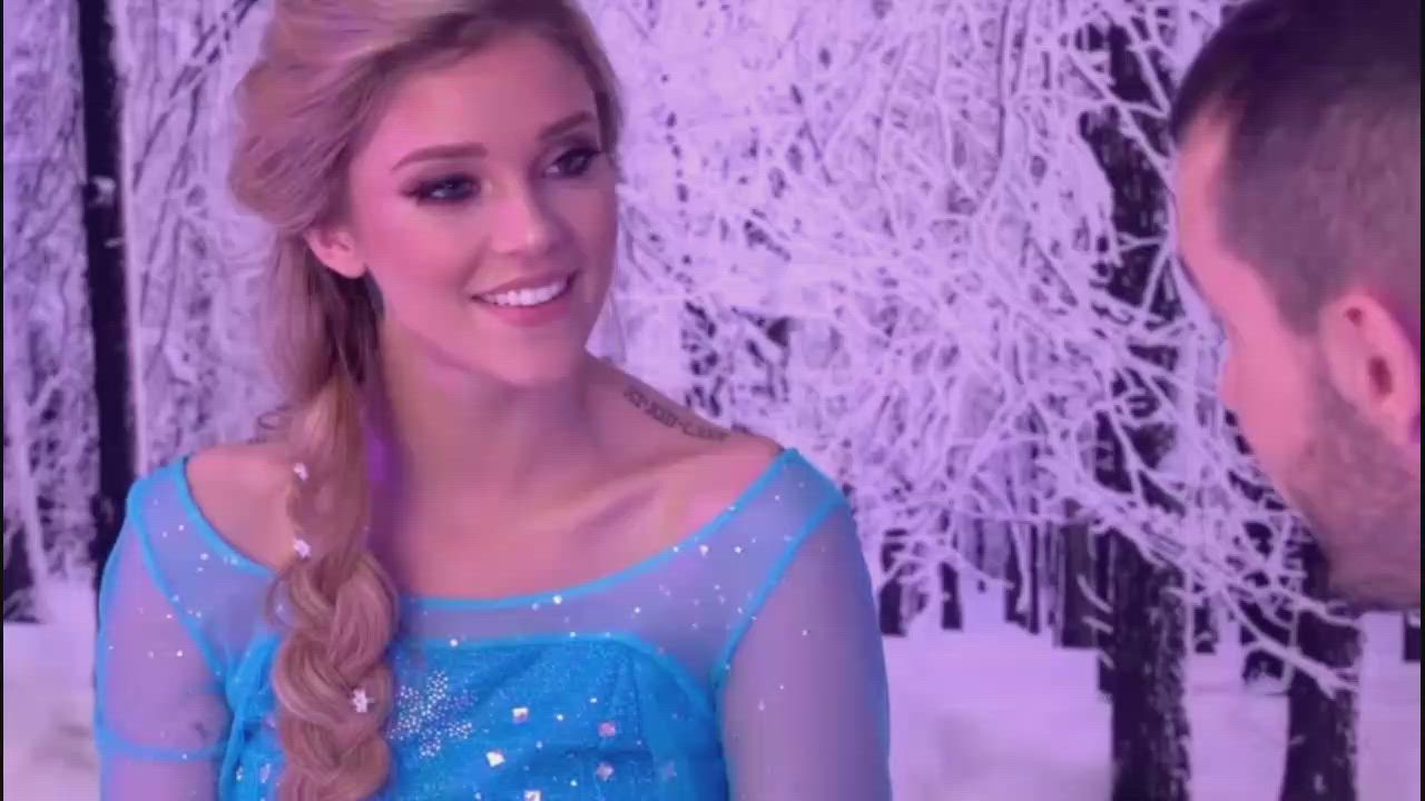 Throating Elsa : video clip
