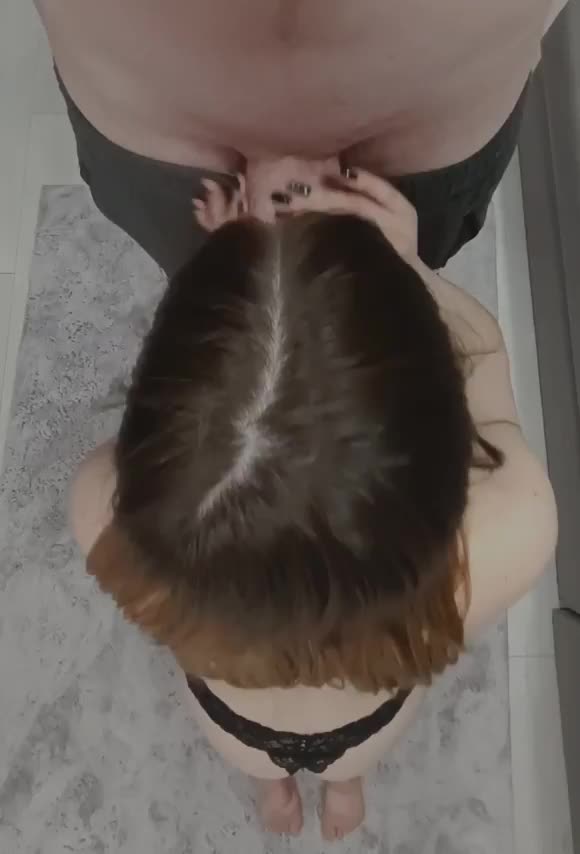 Any older guy would like a blowjob? 🥺 : video clip