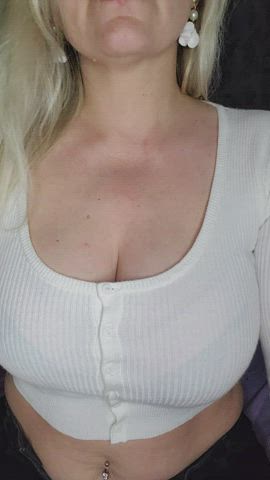 tell mommy you like her tits babe😈 : video clip