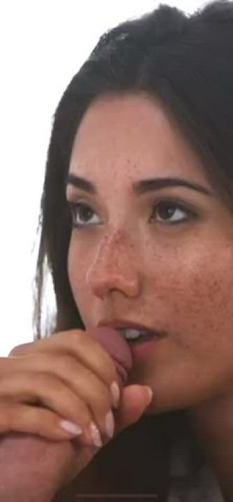 What Beautiful Freckles : video clip