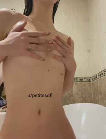In the mood to play with my tits 😇 : video clip