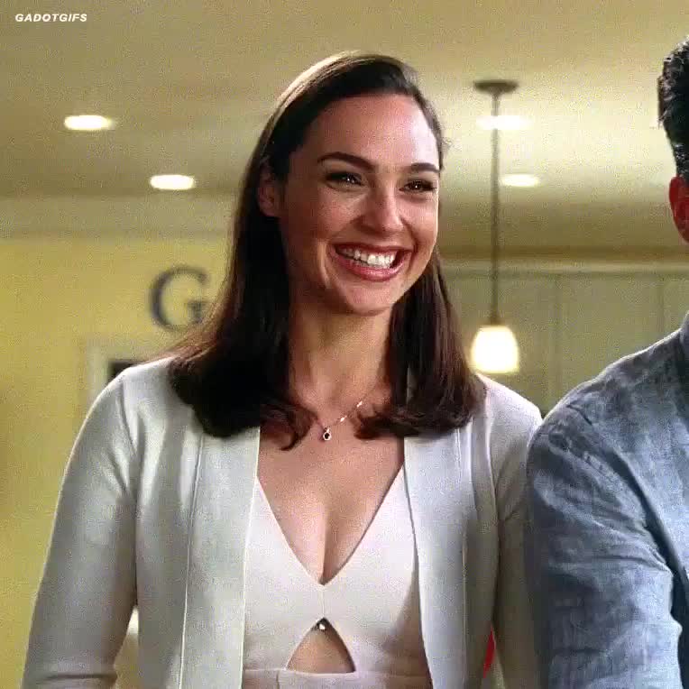Gal Gadot is totally the mom who teases all her son’s friends when they’re around : video clip