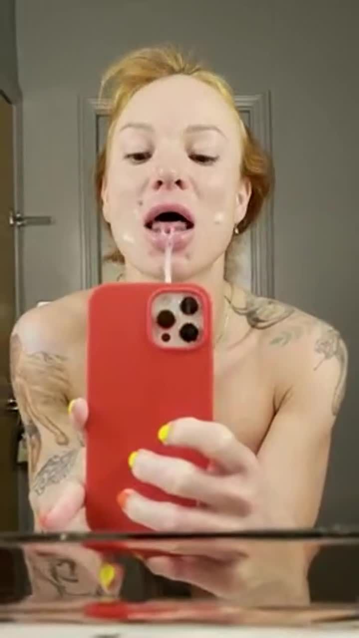 I love playing with cum heheh : video clip