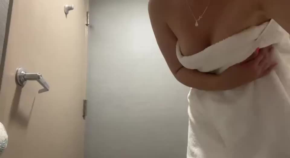 Does daddy like it when I'm fresh from the shower? : video clip