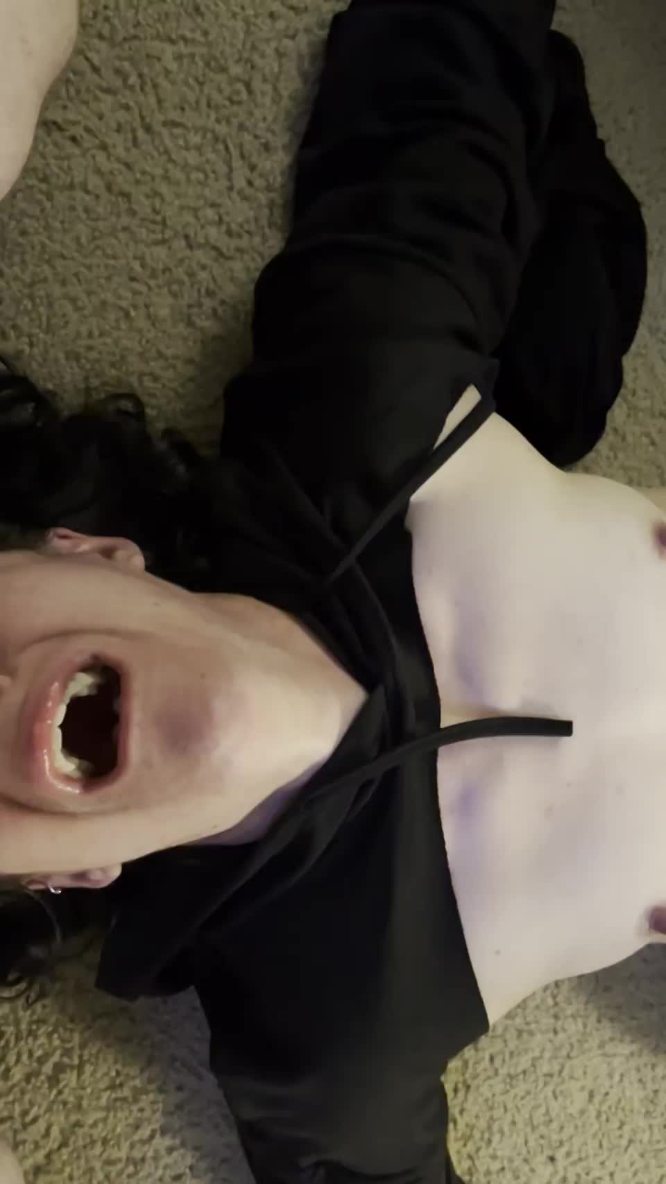 Audio on to find out why this threesome cumshot made me laugh so hard... #Squirterproblems : video clip