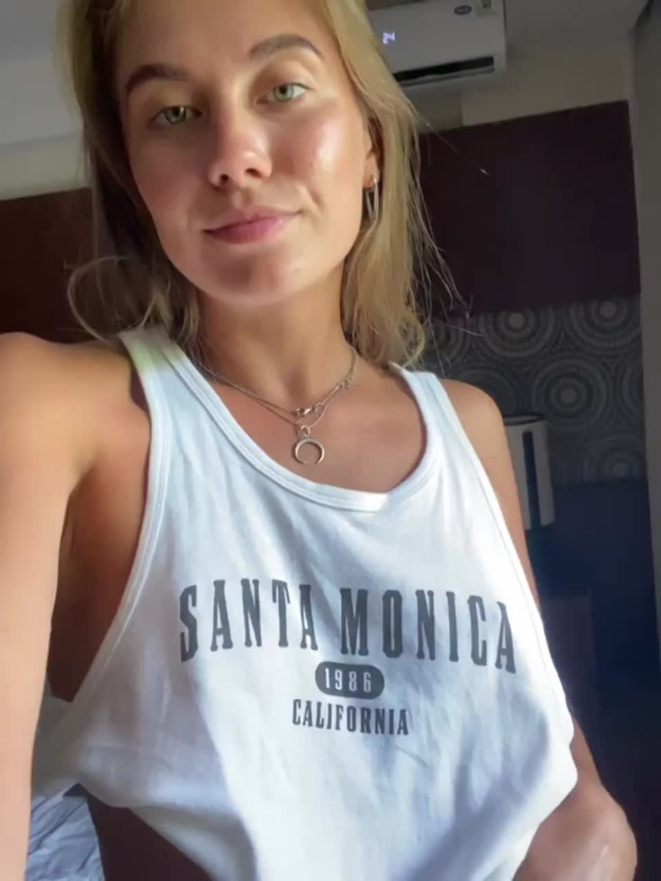 Sorry, i don't have any food but you can eat my tits : video clip