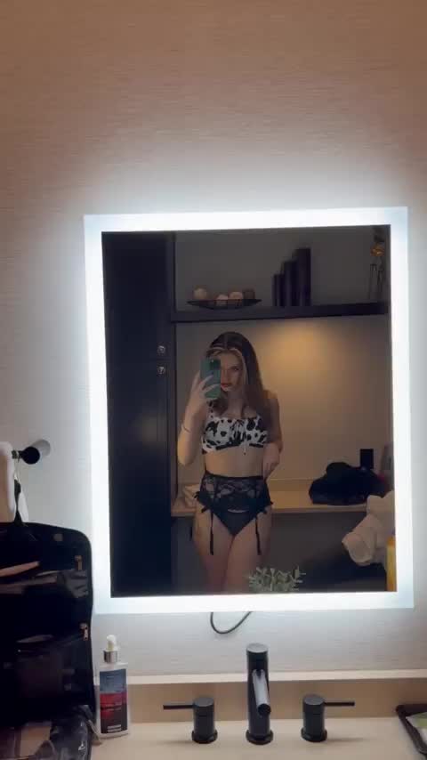 Recently legal, can I fill your phone with my nudes? : video clip