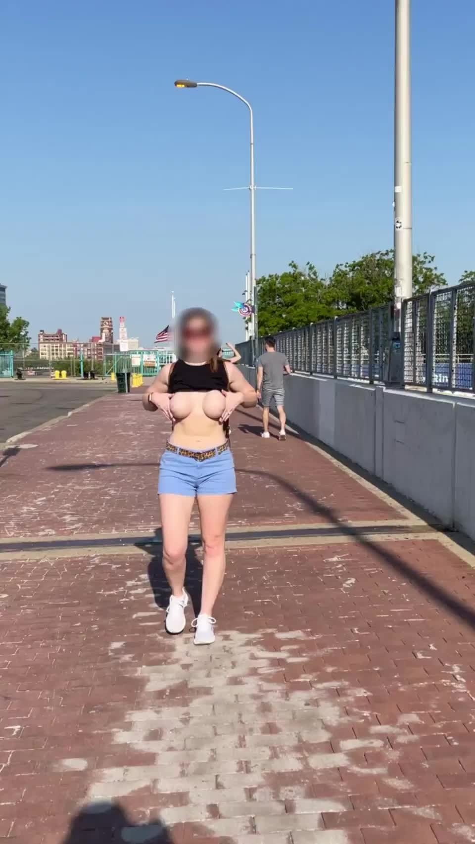 On the way to the river on a beautiful day [GIF] : video clip
