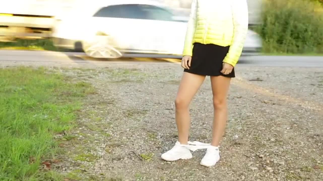 Panties Going Down To The Ground : video clip
