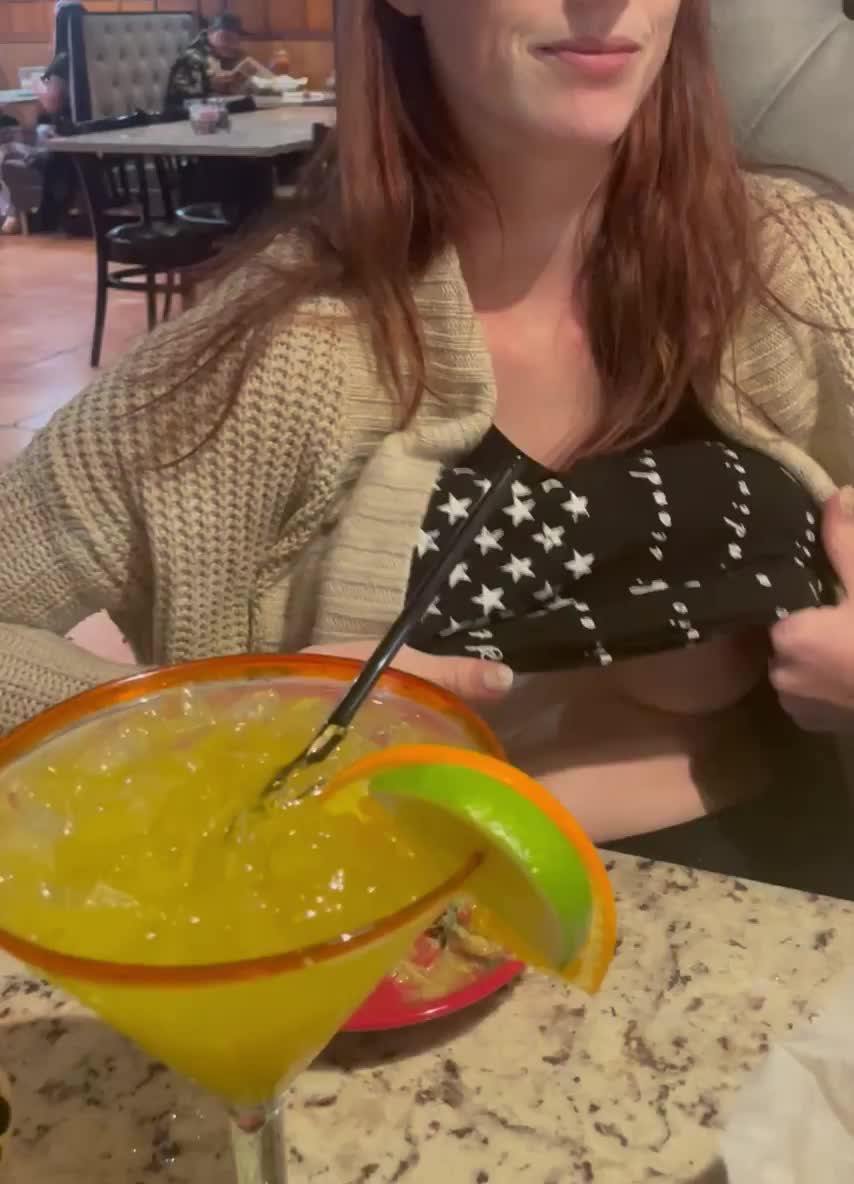 Something about margaritas that makes me want to flash [gif] : video clip