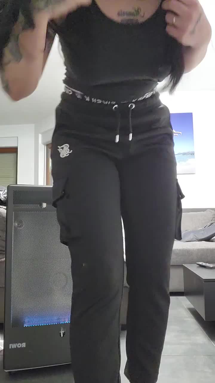 25, just your average neighborhood mommy :) : video clip