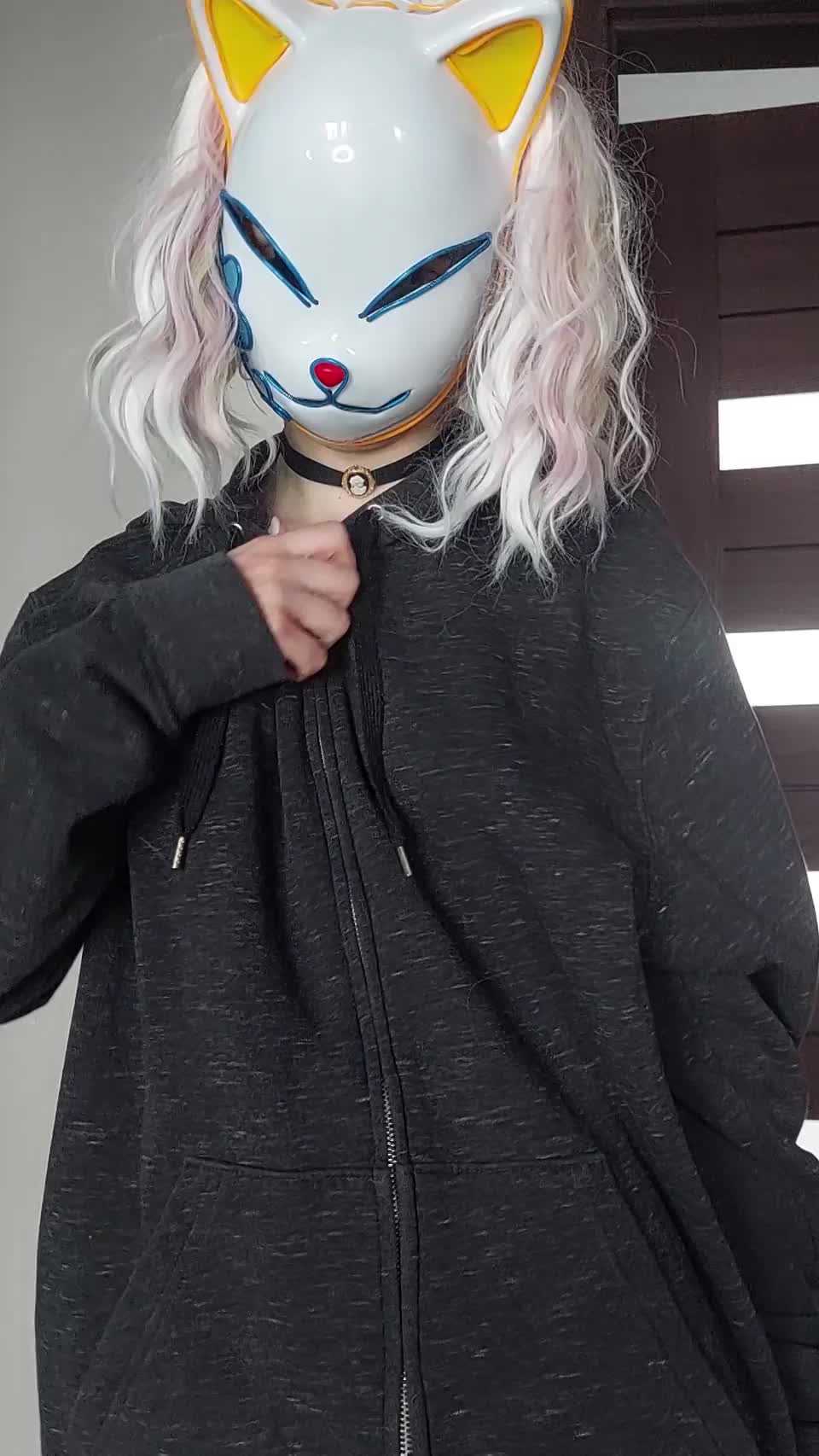 Come play with me, I won’t tell your wife ;) : video clip