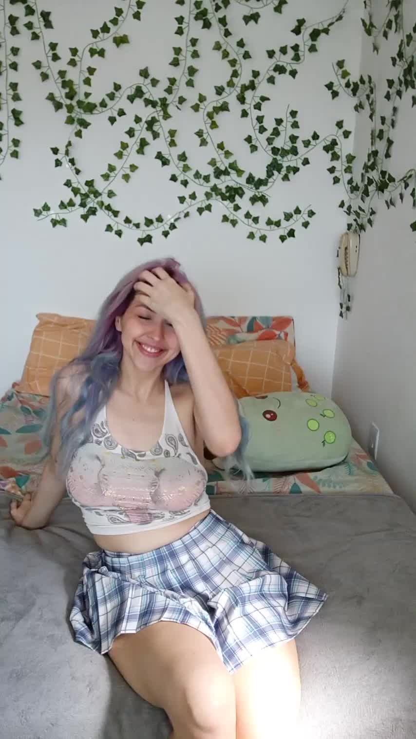 Am I showing my 😽 on reddit? ys. am I still cute? also yes ;p : video clip