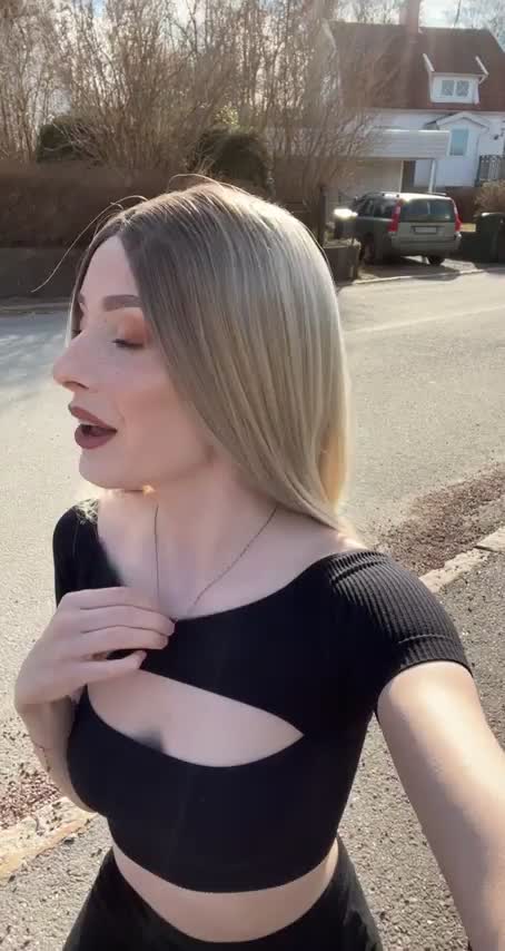 Just asserting dominance over the neighbourhood, nothing to see here 😇💕 [gif] : video clip