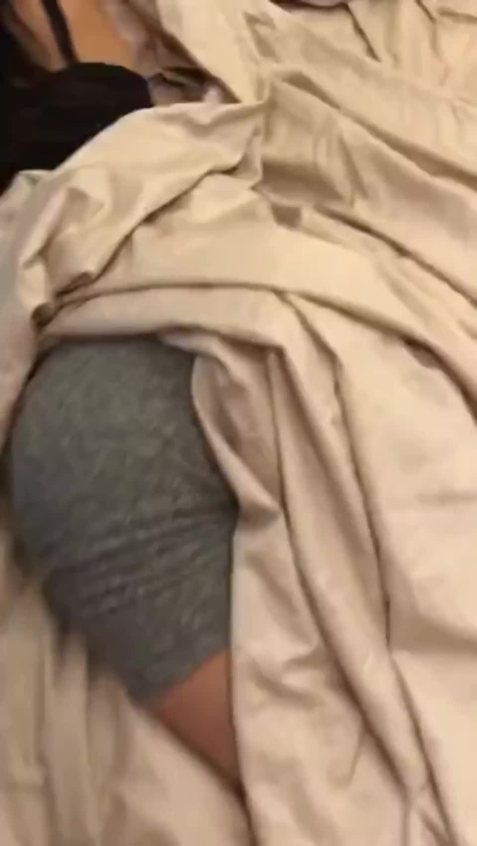 She Is A Heavy Ass Sleeper : video clip