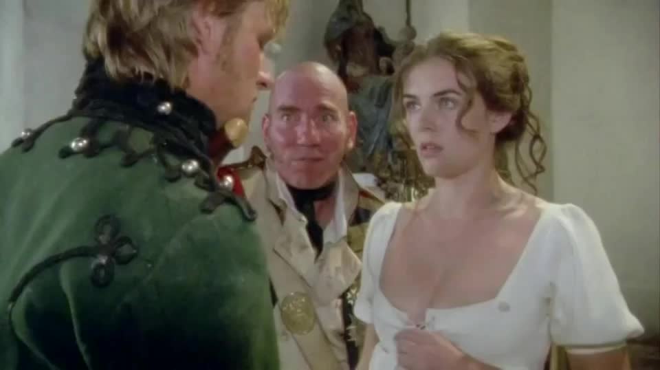 Elizabeth Hurley in "Sharpe's Enemy" (1994) : video clip