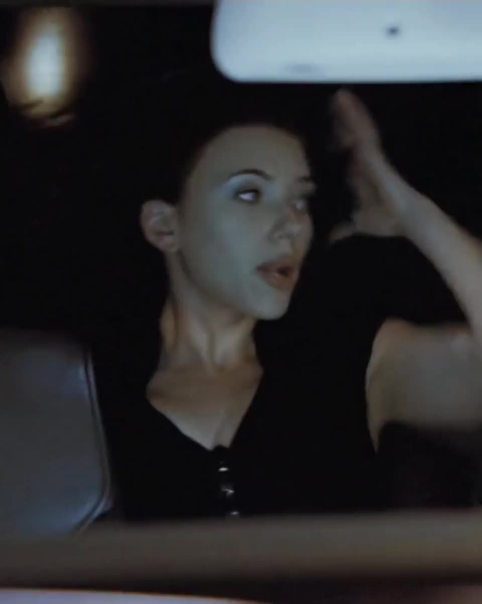 Scarlett Johansson stripping in the back of the car : video clip