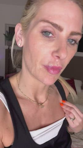 Looks like I got my lips done. But it’s just CUM : video clip