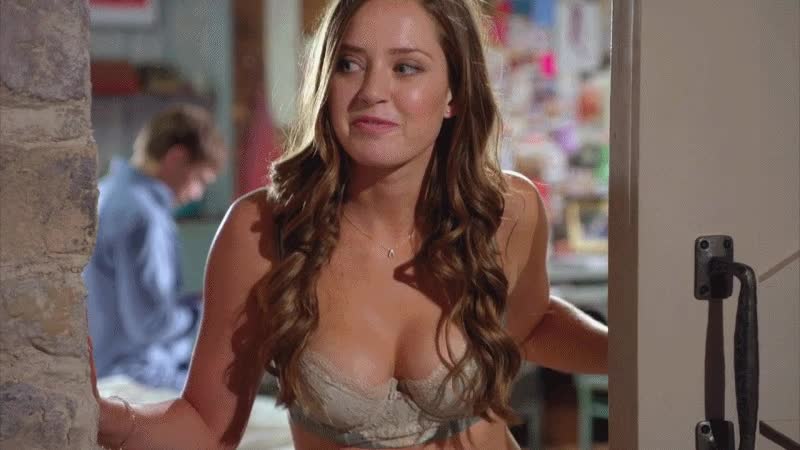Birthday Babe: Merritt Patterson in The Royals [S1E7-2015] : video clip