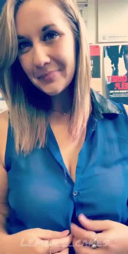 Big Boobed Blonde in Blue.. say it five times fast😜 : video clip