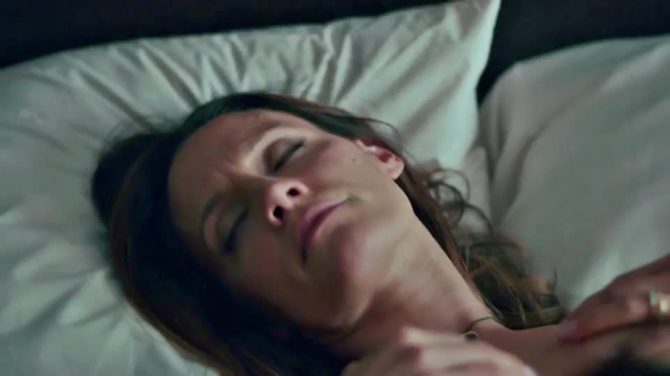 Birthday Babe: KaDee Strickland (& Emmanuelle Chriqui) in Shut Eye [S1E1-2016] : video clip