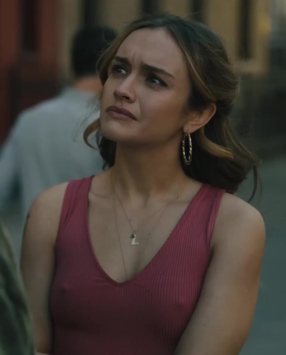 Olivia Cooke [Naked Singularity] : video clip