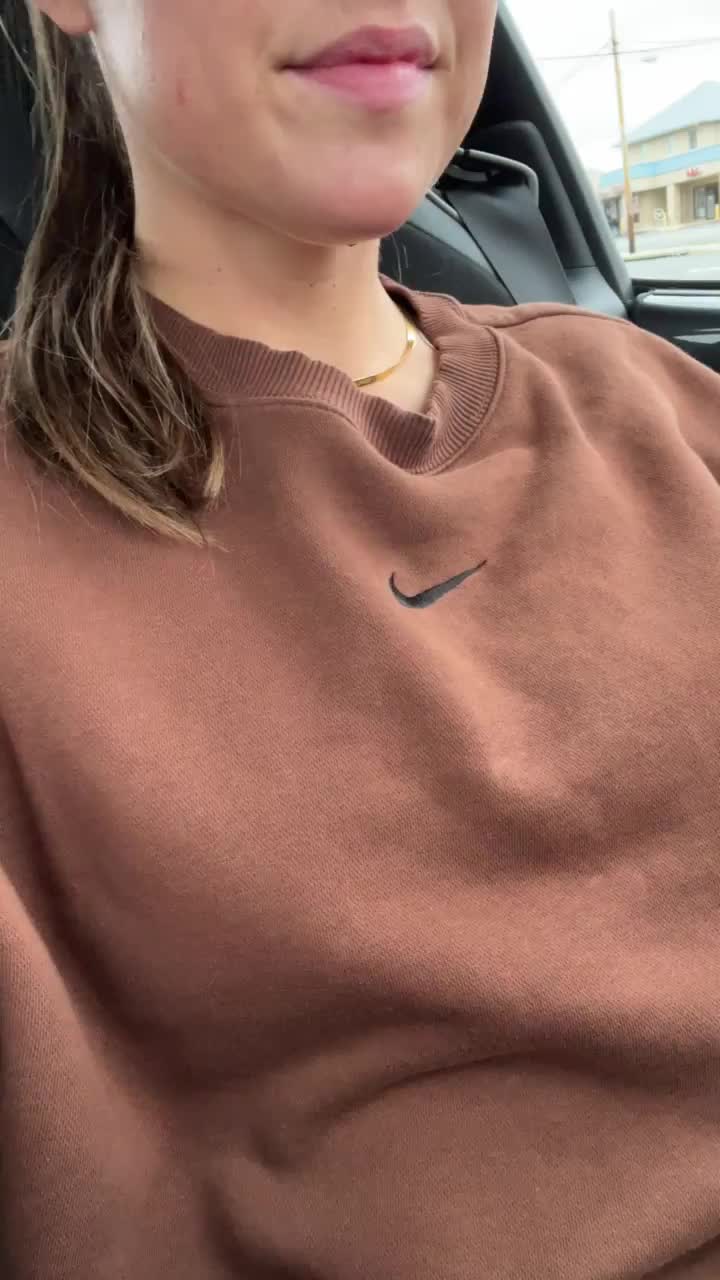 Quick little flash in the gym parking lot 🤭 [gif] : video clip