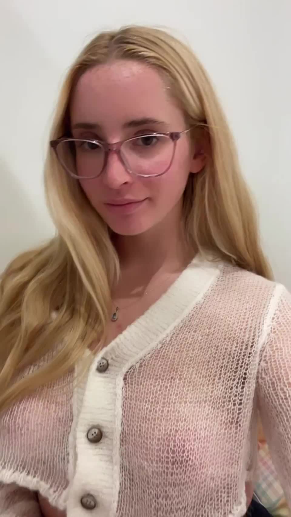 Help me find my bra : video clip