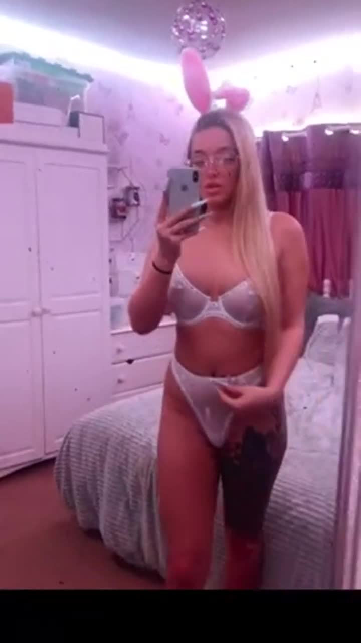 i can be anything you want babe, just say the word : video clip