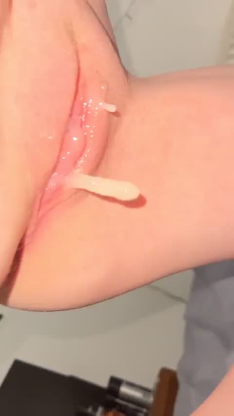Dripping with cum😏 : video clip