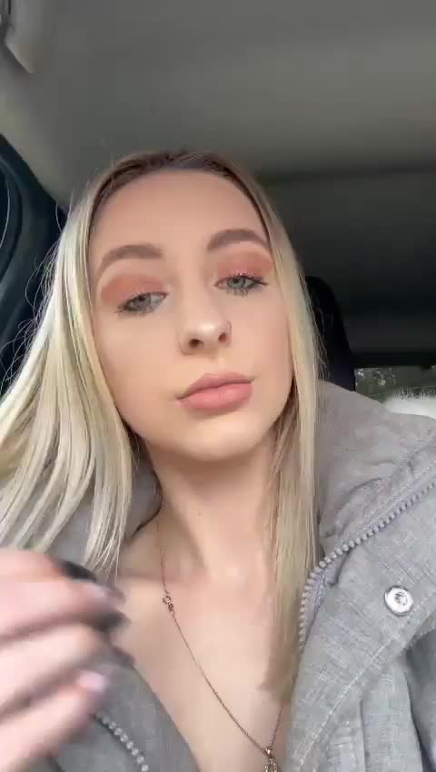 Daddy can’t focus on the road when I keep flashing drivers : video clip