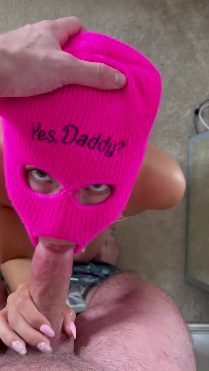 I love swallowing daddy’s cock😘 : video clip