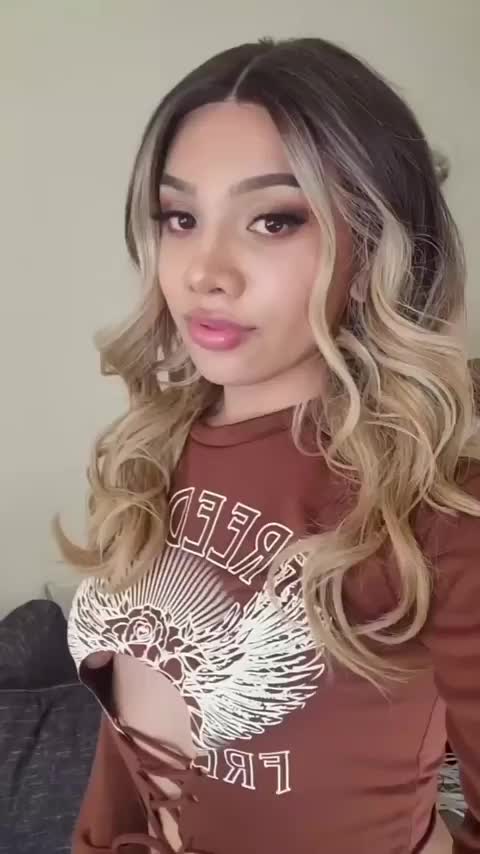 I need help finding her name : video clip