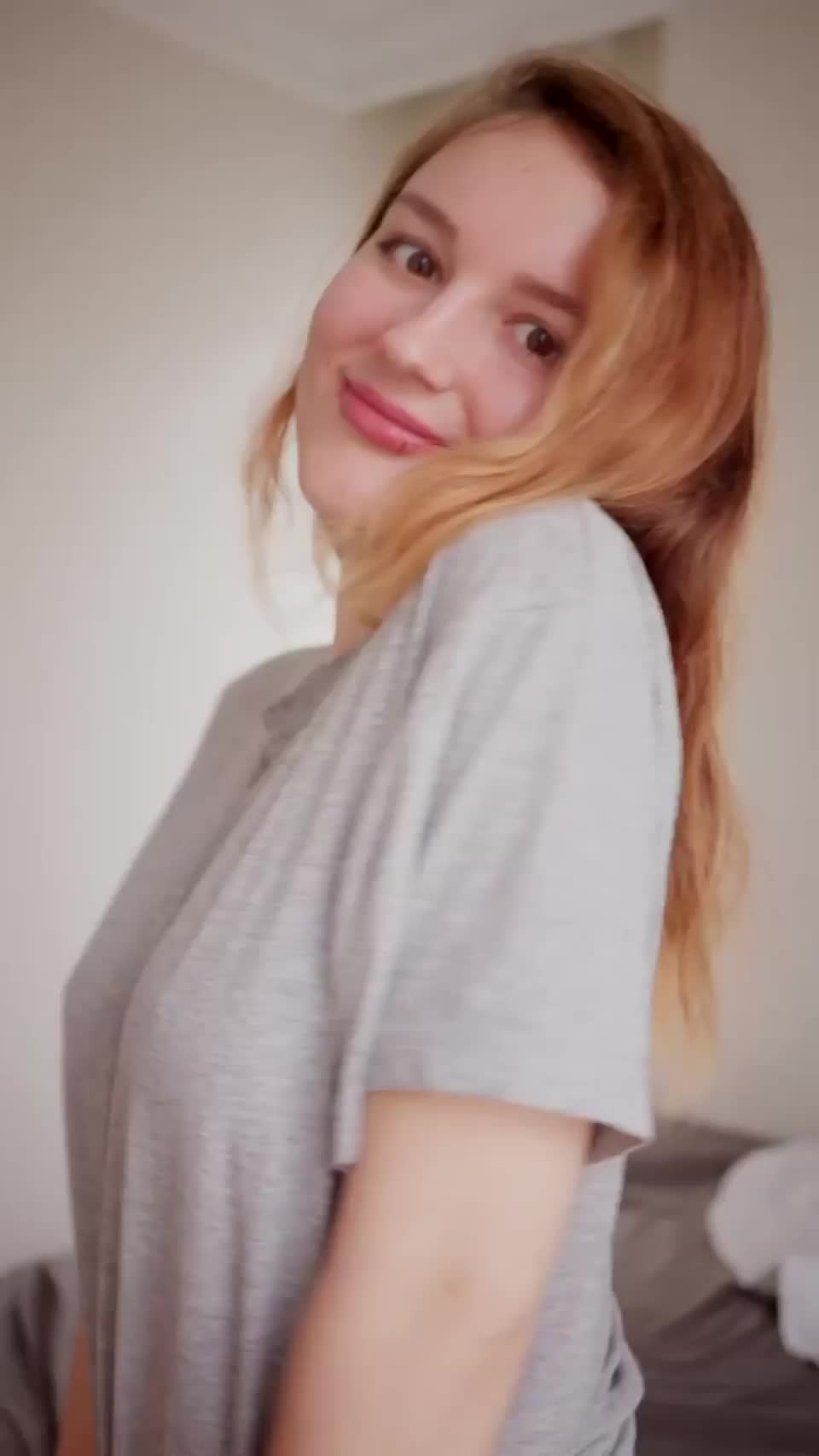 I'll hop on top and ride that cock : video clip
