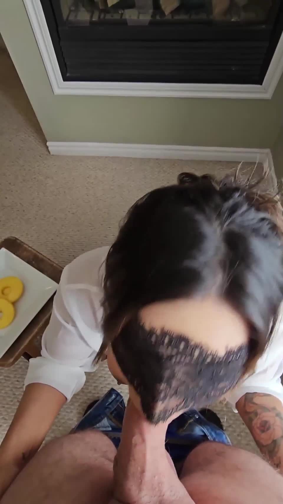 My friends love my hands off approach to pleasure : video clip