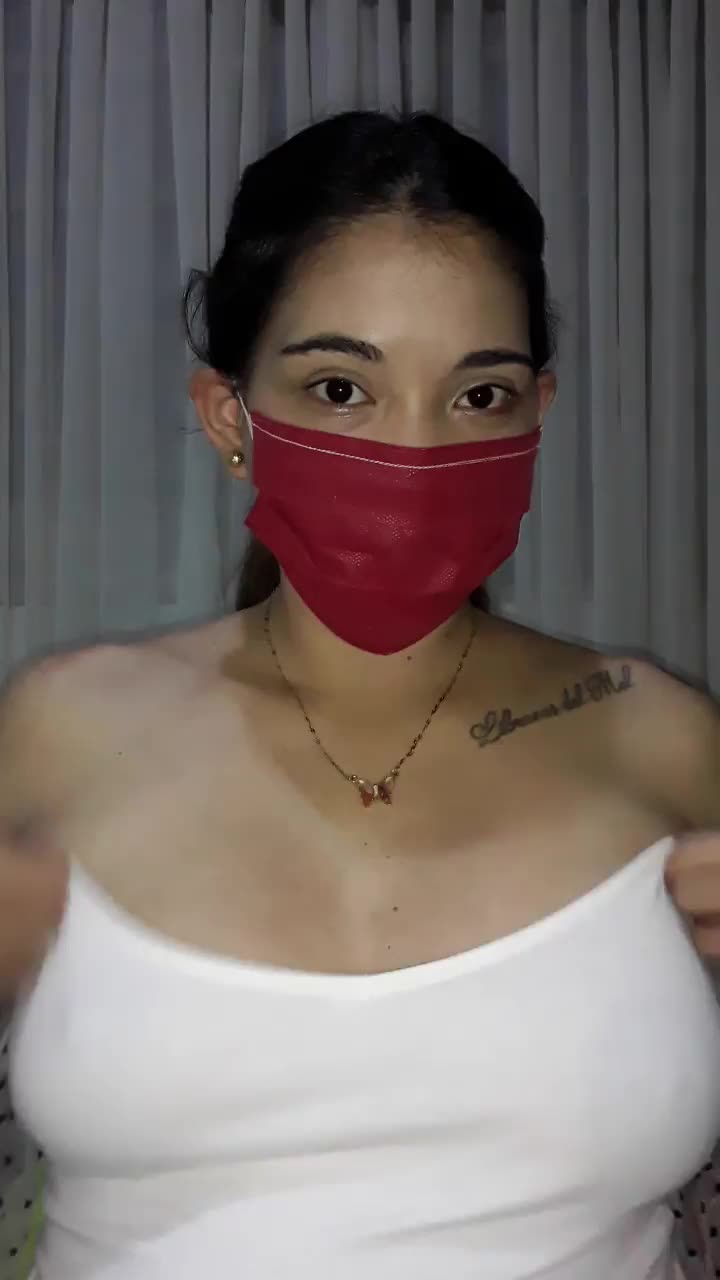 if you think my boobs are big say yes : video clip
