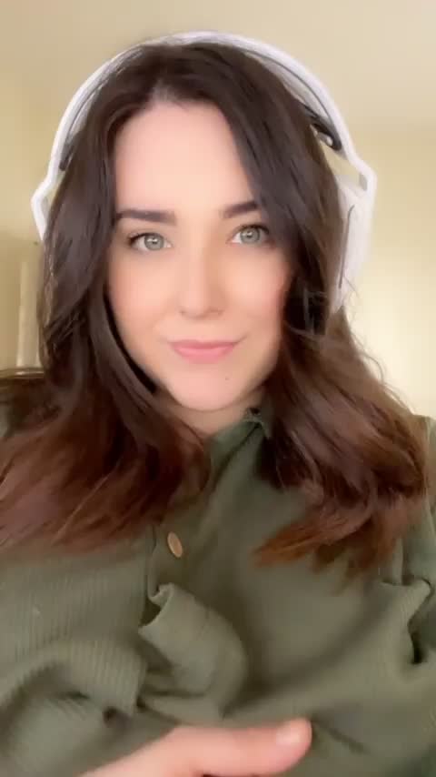 I think it’s an absolute crime that I have never been tittyfucked : video clip