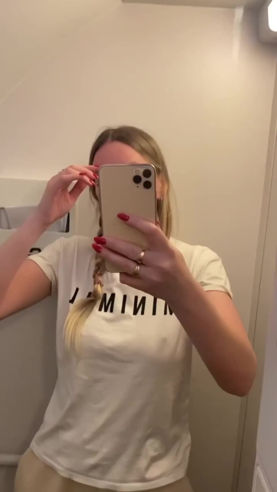 Which do you like better, honey : video clip