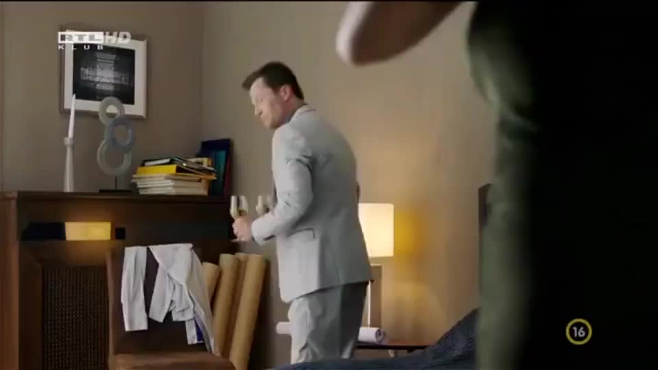 Plot Twist in Hungarian Tv Series Válótársak, Featuring Alexandra Horváth : video clip
