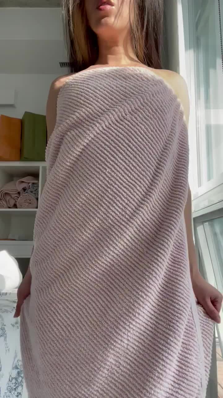 Oops.. I dropped my towel ;) : video clip