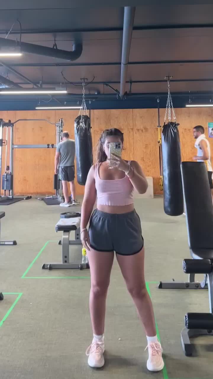 I need a gym partner to spot me : video clip
