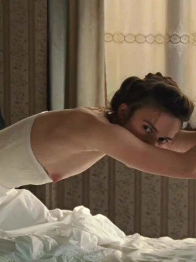 Keira Knightley getting spanked with her tits out : video clip
