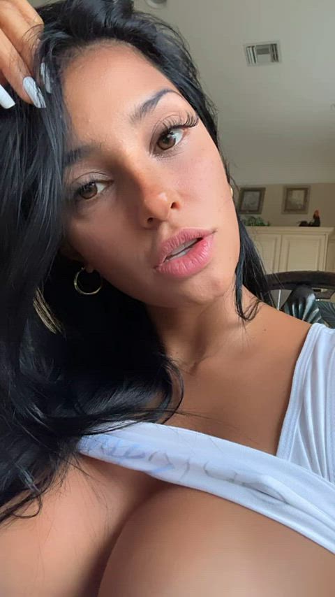 A very short tease before showing you my naked body : video clip