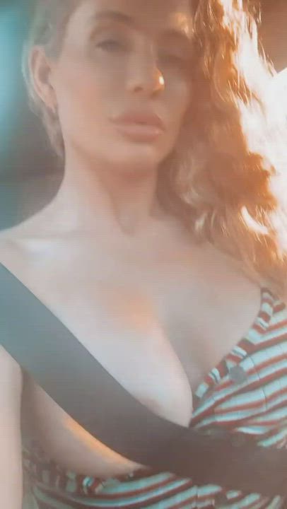 Would I distract you from driving? : video clip