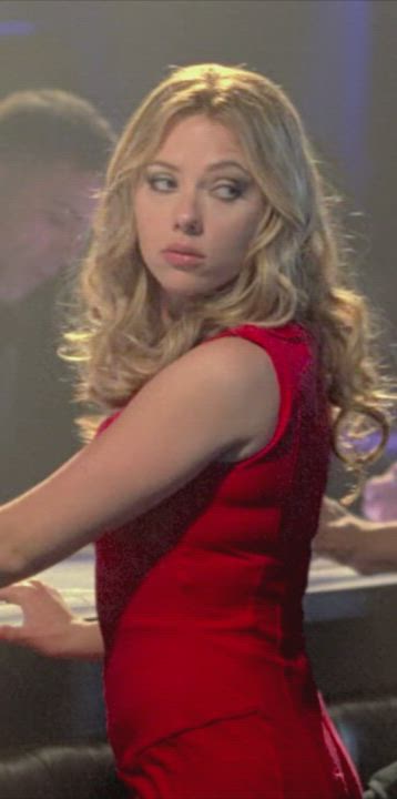 Scarlett Johansson is so fucking hot : video clip